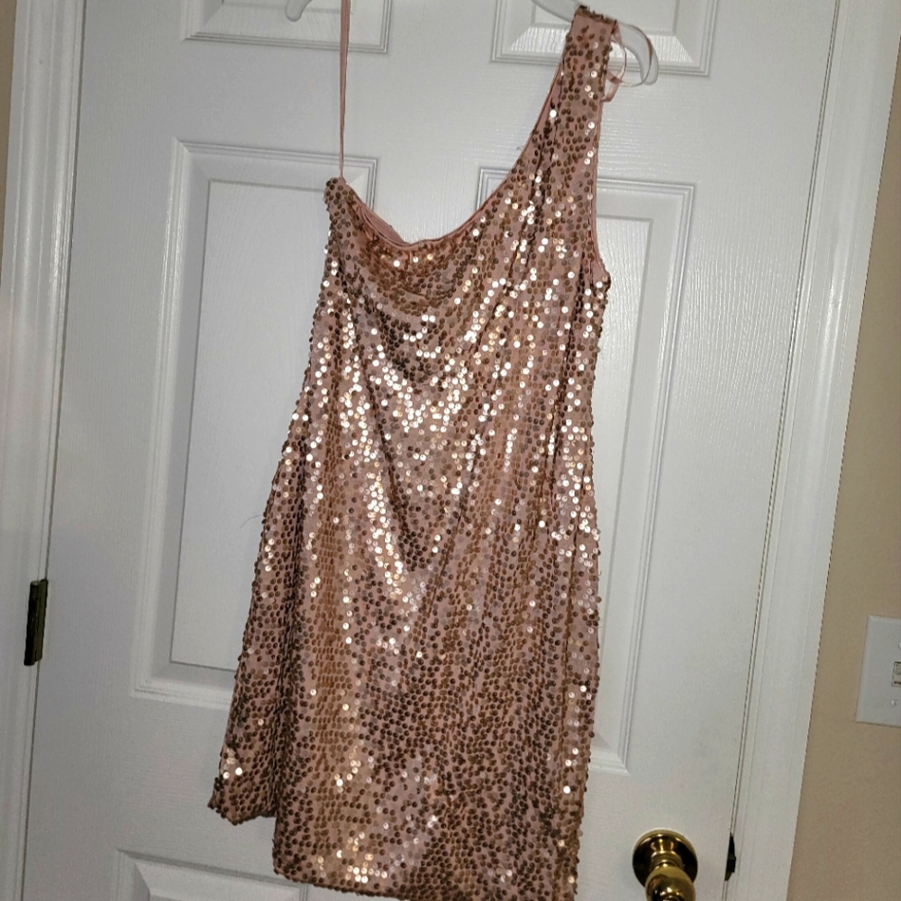 One shoulder sequined dress